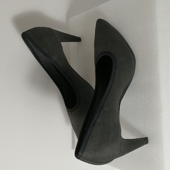 Lori Goldstein Dark Gray closed toe pump, sz 9M - Picture 10 of 11